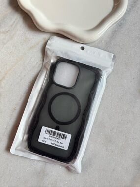 Black Magnetic MagSafe Compatible iPhone 15 Pro Max Case
